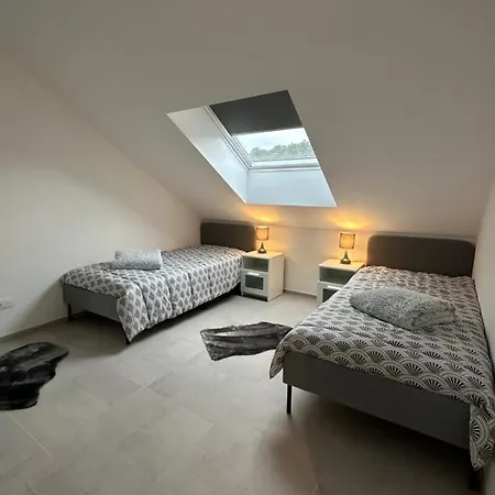 Spacieux 2 Dans Nouvelle A Daire